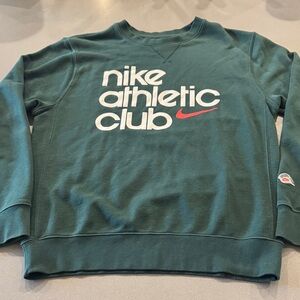 Nike Men's green  Athletic Club Crewneck Sweater